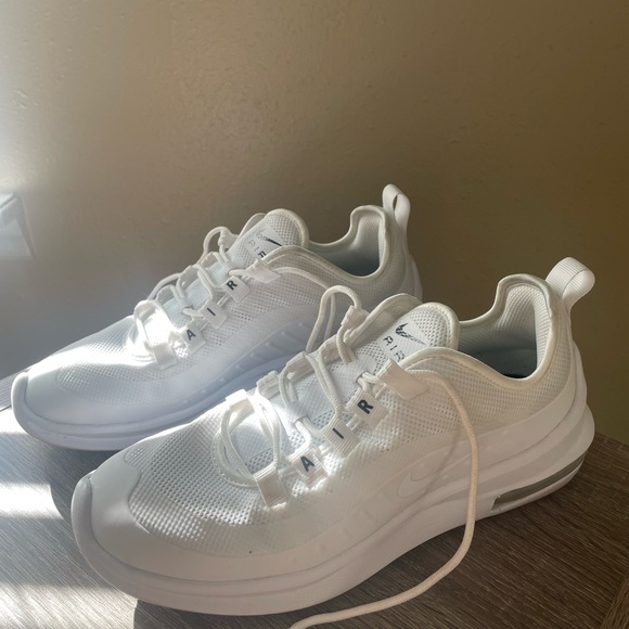 Air Max shoes - Picture 1 of 5